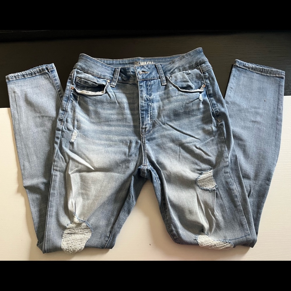 💙Jean Sale💙Light Wash Skinny High Rise Distressed Jeans, Stretchy, Size 9/29